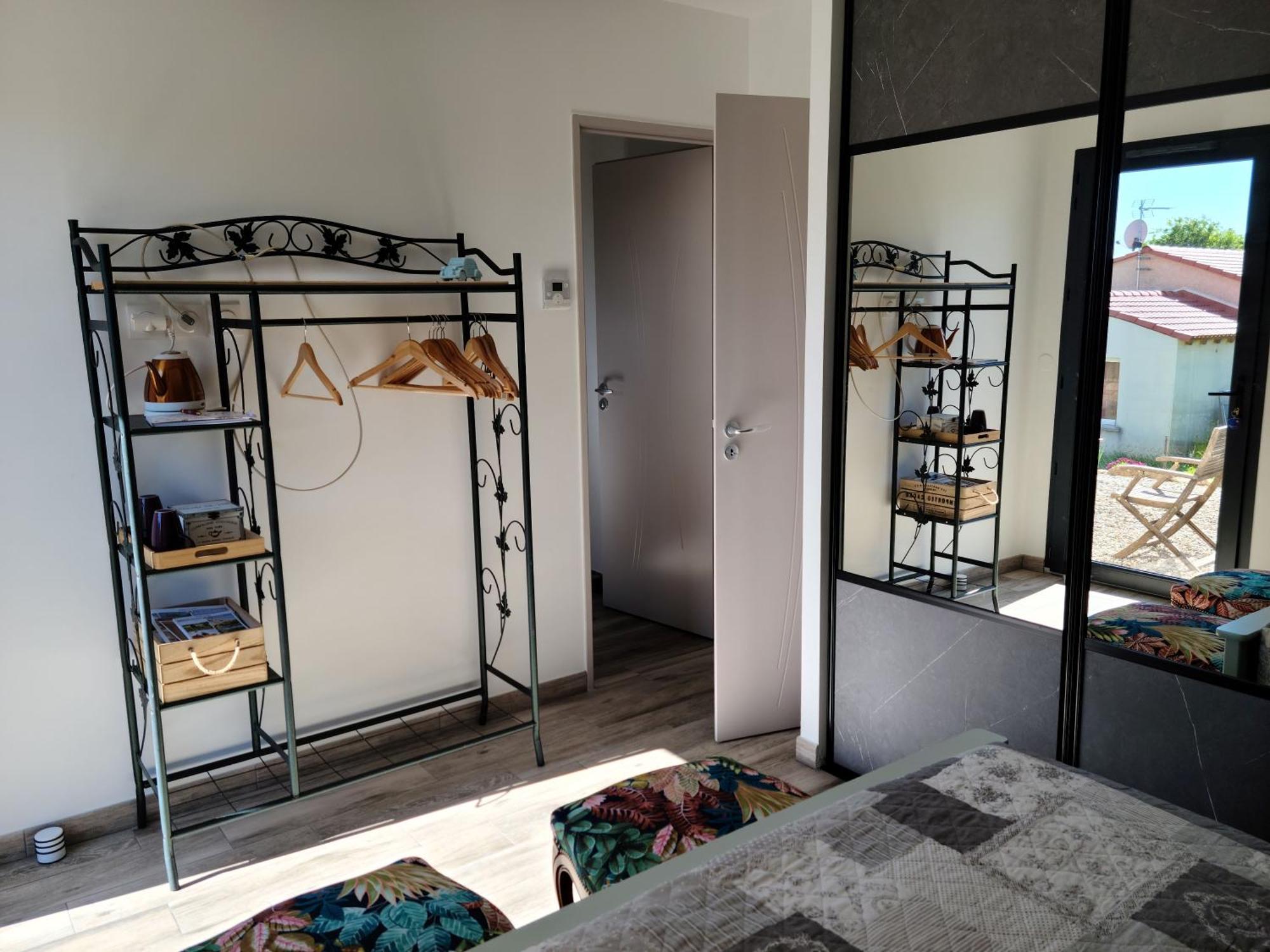 Les Papillons D'Uzes Bed & Breakfast Saint-Laurent-la-Vernède Eksteriør bilde