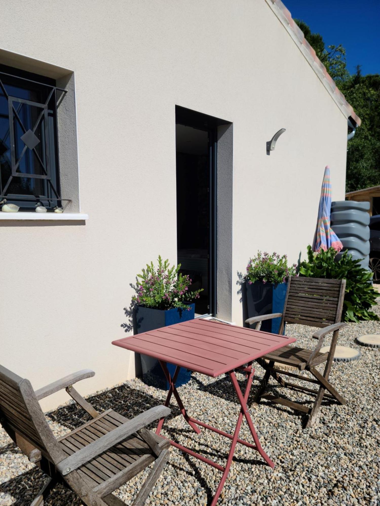 Les Papillons D'Uzes Bed & Breakfast Saint-Laurent-la-Vernède Eksteriør bilde